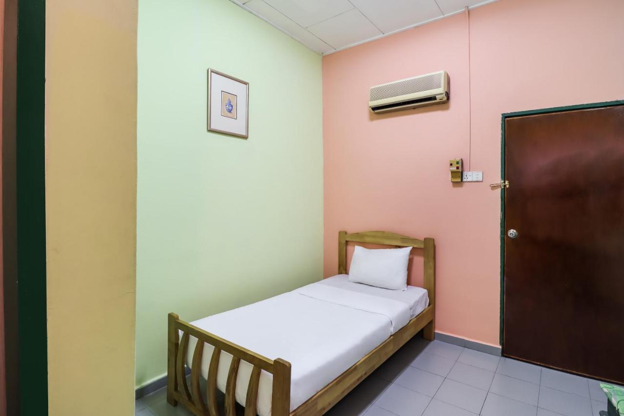โอโย 89584 โฮเต็ล ซาฮาร่า กัวลากูบูบารู Hotel กัวลากูบูบาฮารู ภายนอก รูปภาพ